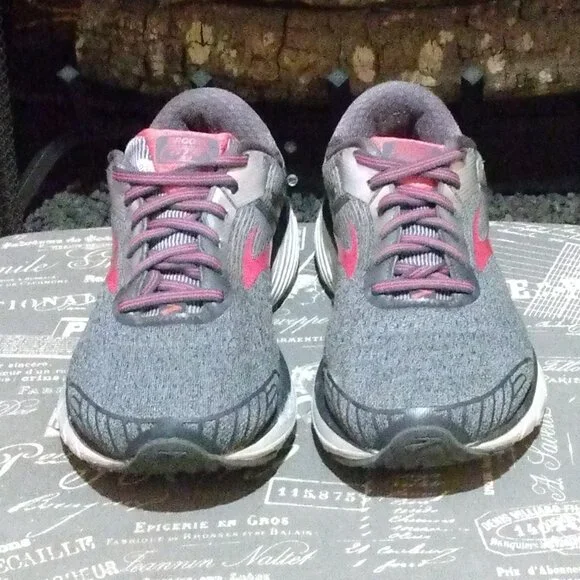 Women Brooks GTS 18 Sneakers - Picture 2 of 5